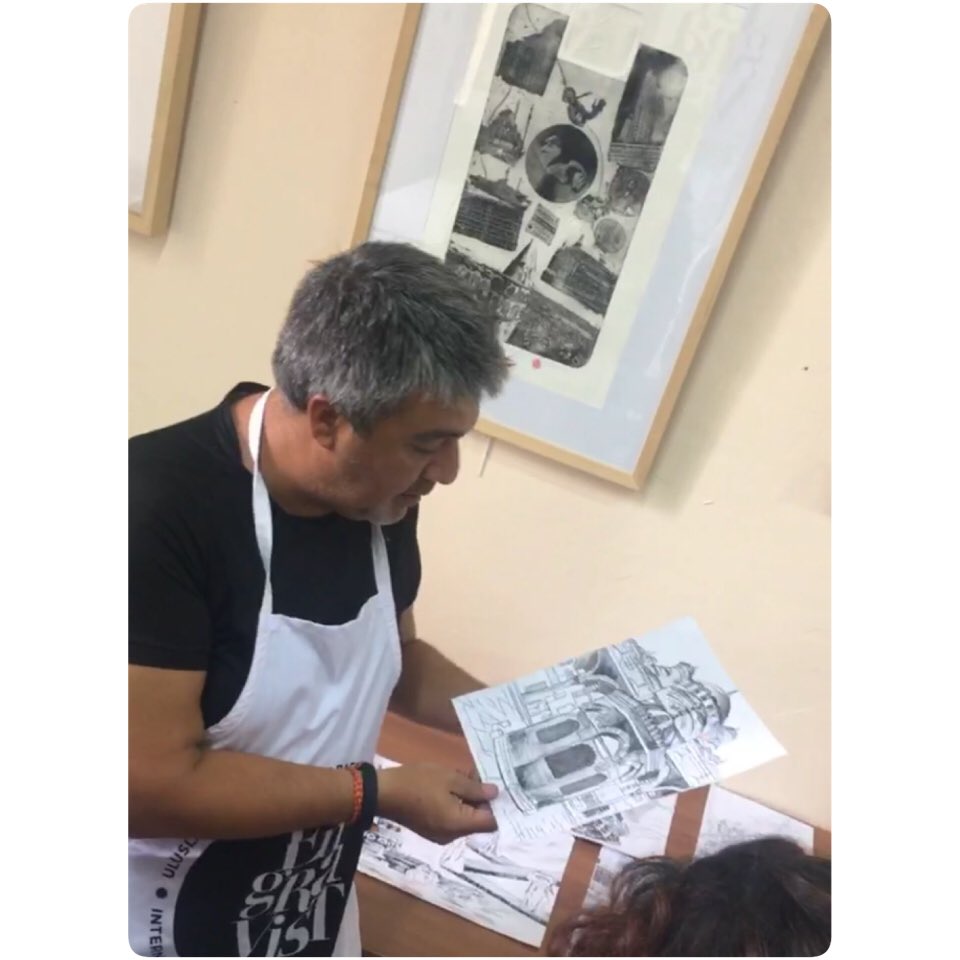 Engravist Çalıştayları başladı... Doç. Dr. Erhun Şengül  katılımcılara çalışma öncesi "Drypoint Gravür" hakkında bilgi verirken...
