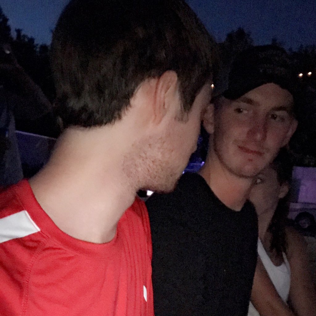 SuperWyatt13's tweet photo. Make sure you look at the eclipse the way @on_thejohn looks at me #SolarEclipse2017 #TotalEclipseOfTheHeart https://t.co/yJWVfDrBhu