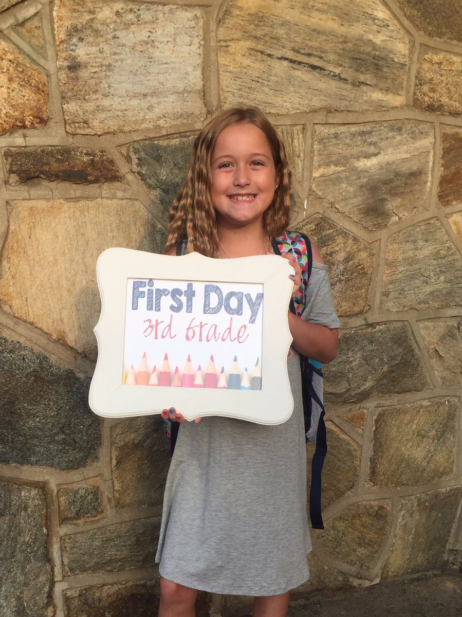 blessedmamaAmy's tweet photo. First Day of 3rd Grade 💕
#bethelfirstday https://t.co/t0K44mn6uy