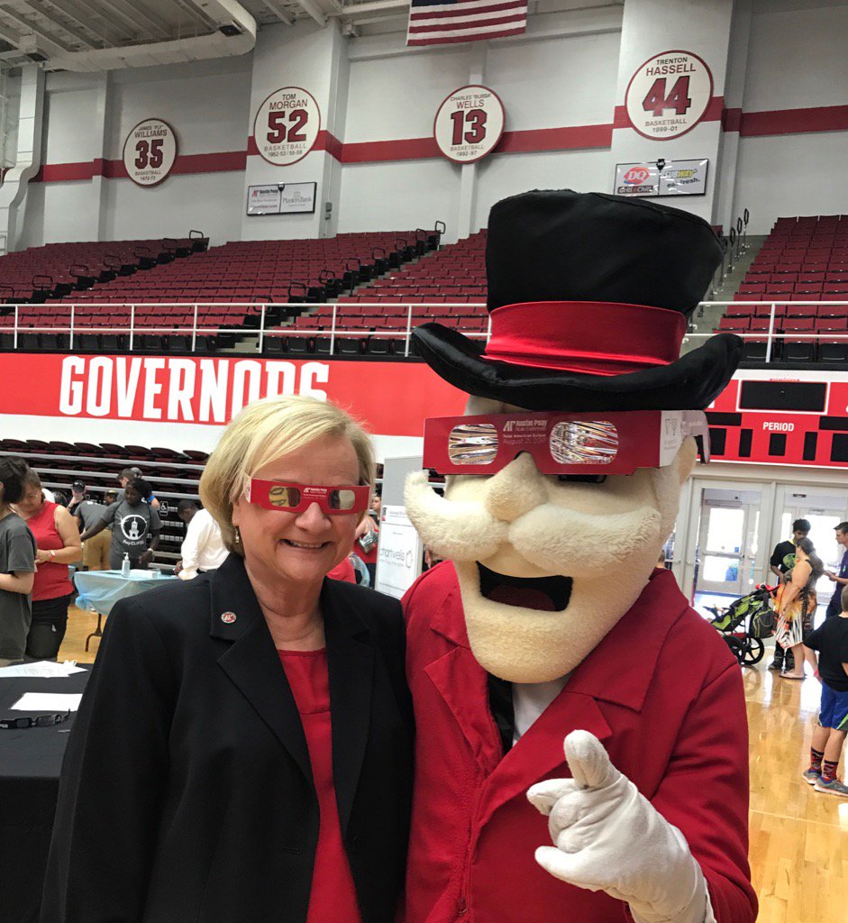 SHSUPresWhite's tweet photo. Just hanging out with the Gov. We're ready for the #Peayclipse! @austinpeay https://t.co/C9zQhIfnFI