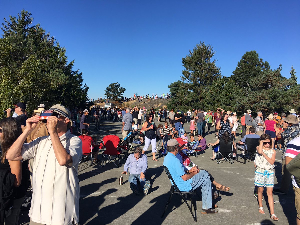 Hundreds of people already staking out their spot on Mt Tolmie for the #Eclipse2017 in #yyj https://t.co/Ka0UZ5Po8l