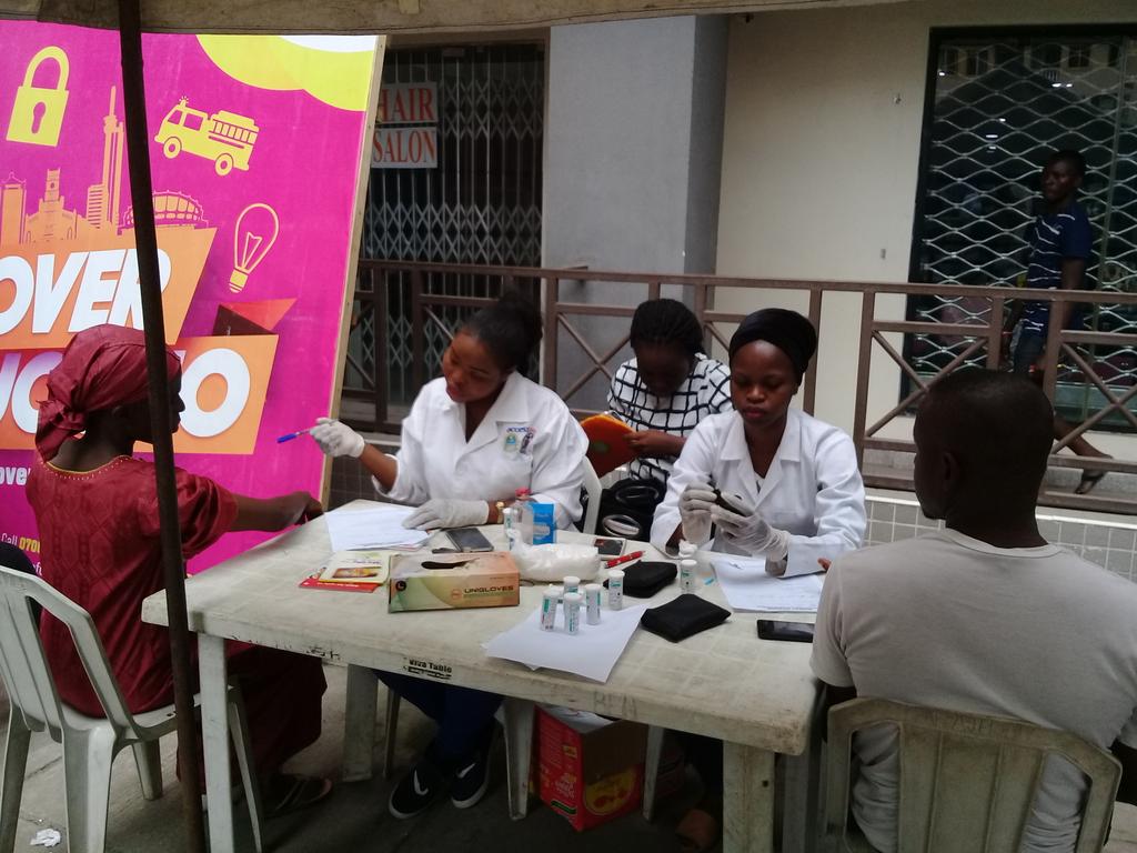 tejuoshocentre's tweet photo. Various tests going on from Blood Sugar Level, Blood pressure, Breast Screening Excercise and Body Mass Index. #tejuoshomarketinvasion https://t.co/sMlyD7okpg