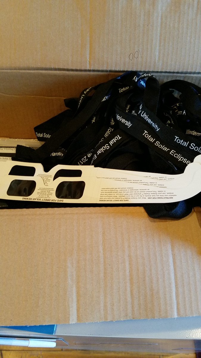isabelamerced's tweet photo. ready for #solareclipse 👍 https://t.co/jDftV12DFK