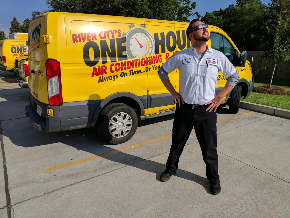 OneHourBR's tweet image. Don&apos;t just protect your eyes today while looking at the Solar Eclipse, contact One Hour today to learn about our Comfort Club! #acprotection