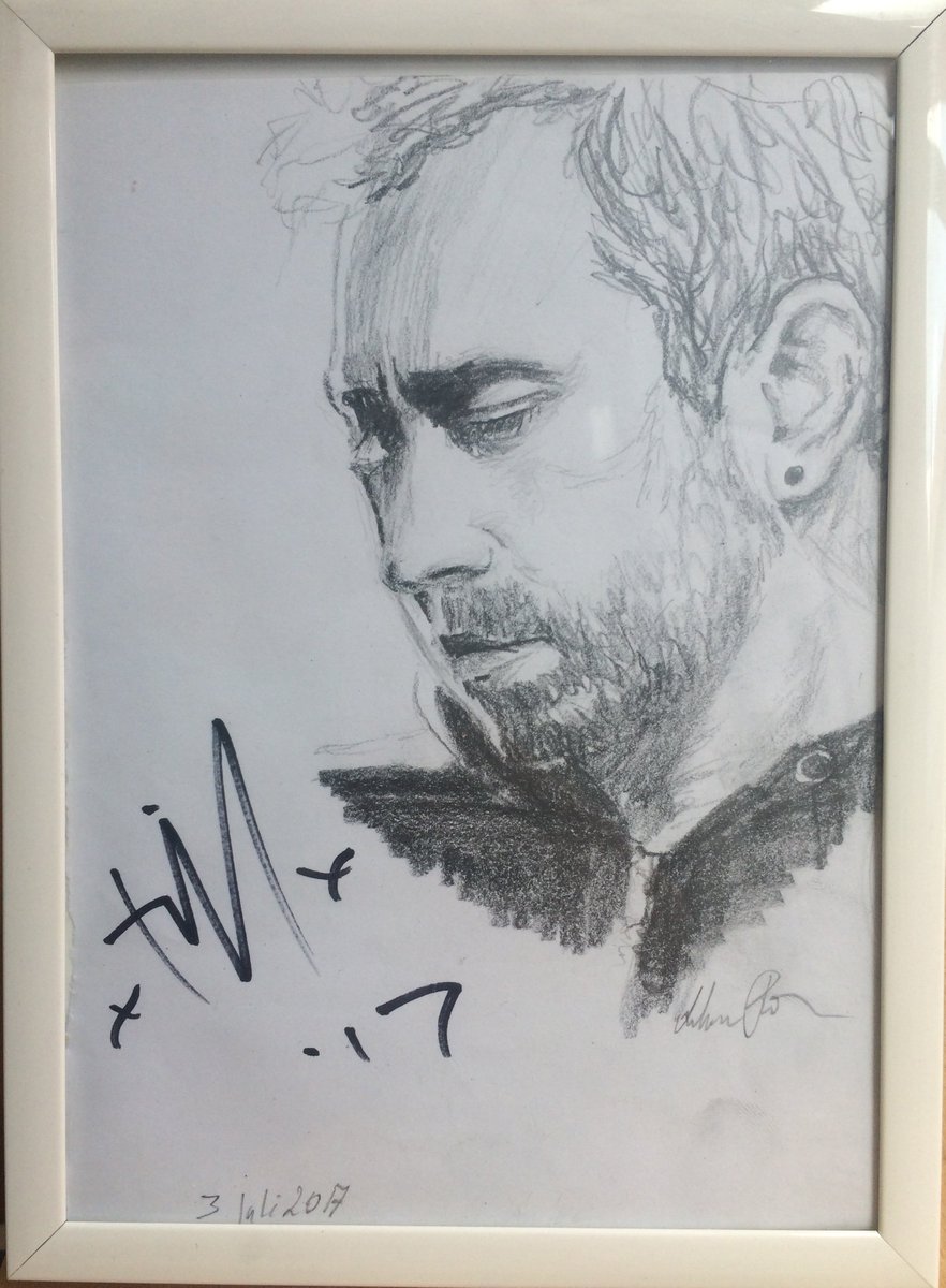 tonydon_'s tweet photo. WOW! Thanks #frequency17 for making this possible! THANK YOU @riseagainst for an amazing show and your patience while signing (e.g. my #art) https://t.co/zUyBHqtGjJ
