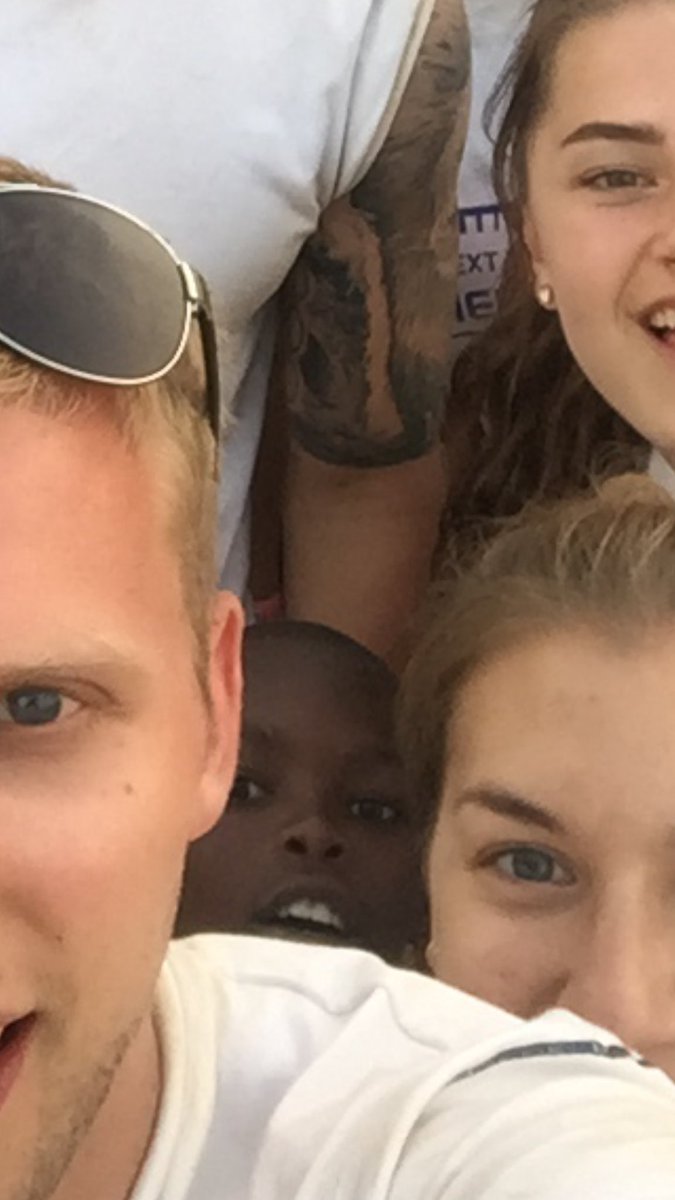 adam_peaty's tweet photo. Photobomb of the week! https://t.co/brCqcMwm9C