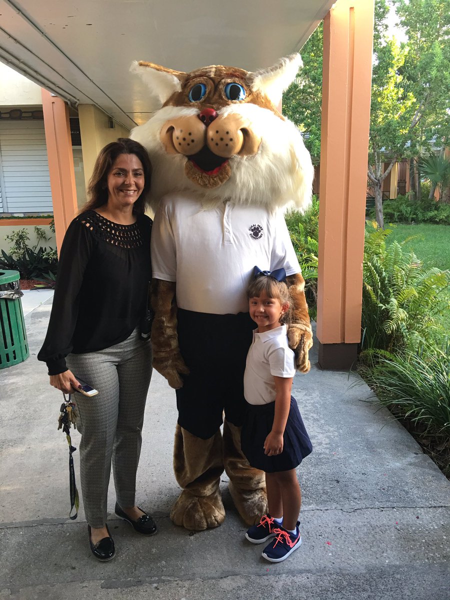 Principal @AileenVega123 and Mr. Wildcat welcoming students back @CoralParkElemS #mdcps #firstdayofschool #plugintolearning