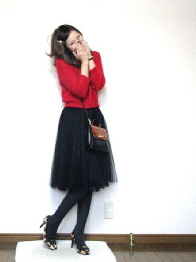 赤ニット×チュールスカート
ポシェットやヘアピンなどとことんキュートに♡ ♫