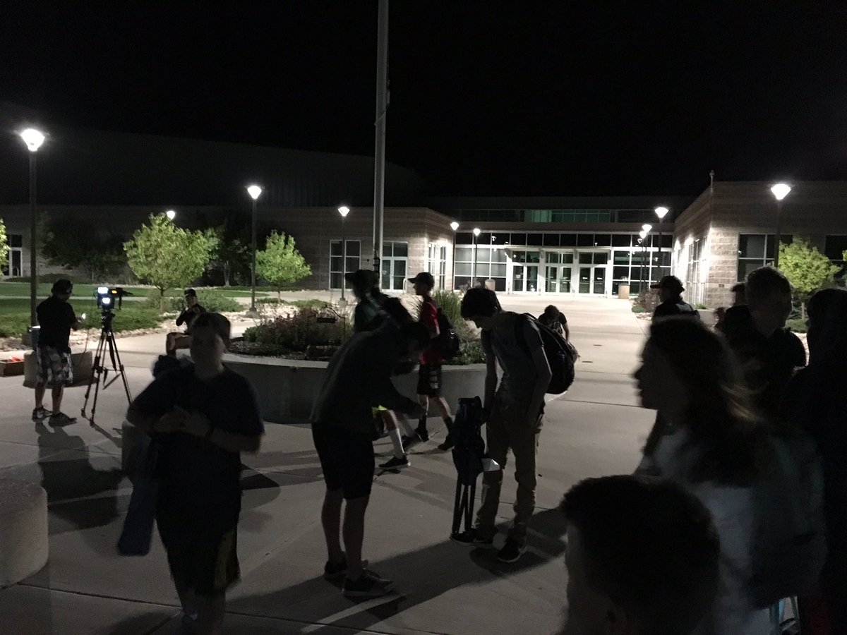 TsaMvhs's tweet photo. Heading to the great American Eclipse! #MVHSSTEM @mountainvistahs https://t.co/IHZgx4uO8h