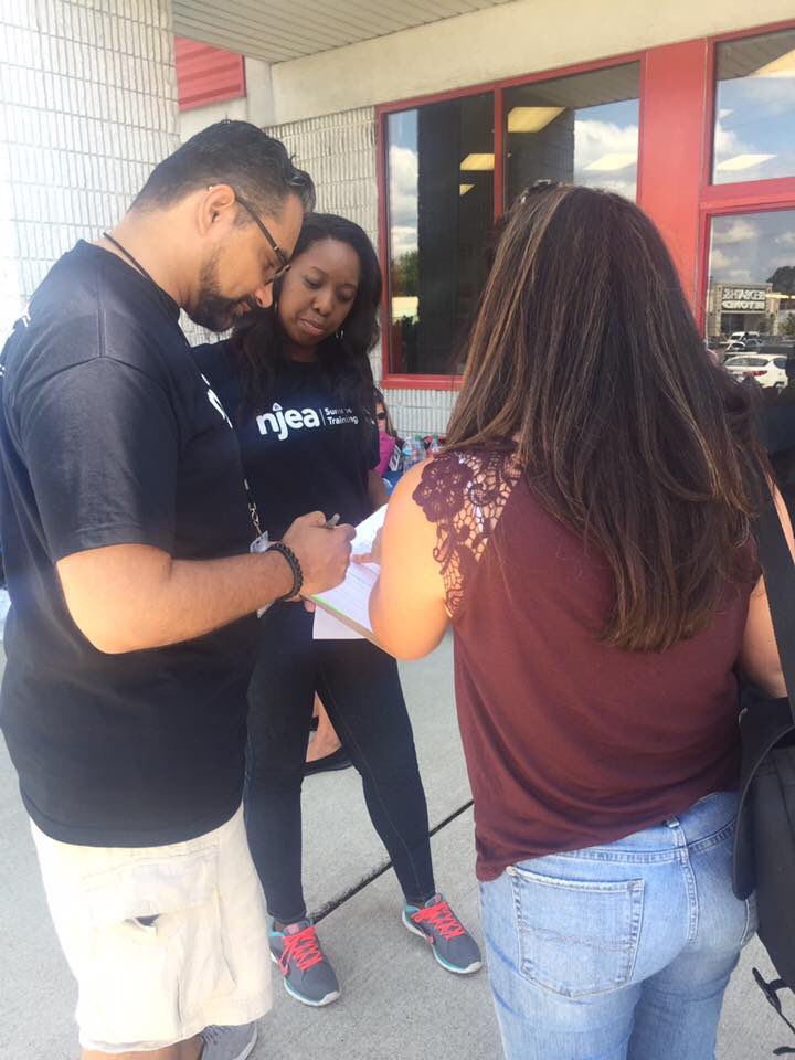 Twenty1Fellows's tweet photo. Thank you to everyone who came out to meet with the Livingston @Twenty1Fellows @Staples in Parsippany! #21fellows #NJEA #members4murphy https://t.co/It7WT096QM