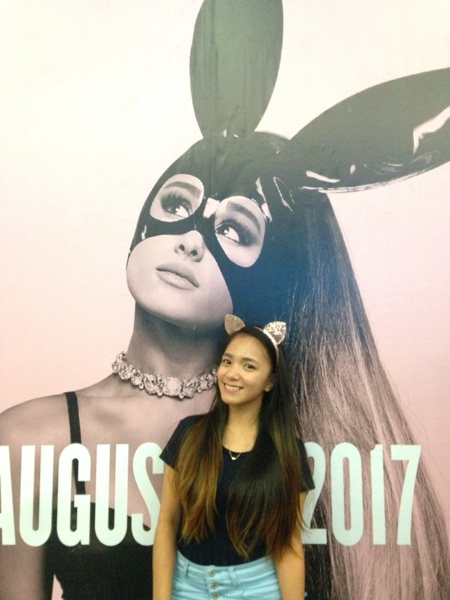 allysiscarr's tweet photo. #DWTourMNL #Arianators #SmartArianaGrande #TeamLowerBox https://t.co/cnChu7xxfm