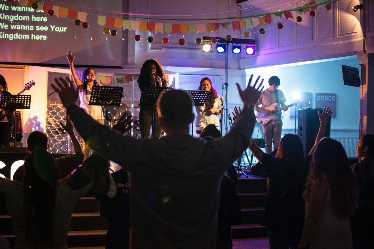 SowEvents's tweet image. We wanna see your kingdom come!!! Great atmosphere!  #SOWedinburgh #LifeChurchEdinburgh #SowTheWordThroughWorship #worship #Jesuslovesyou