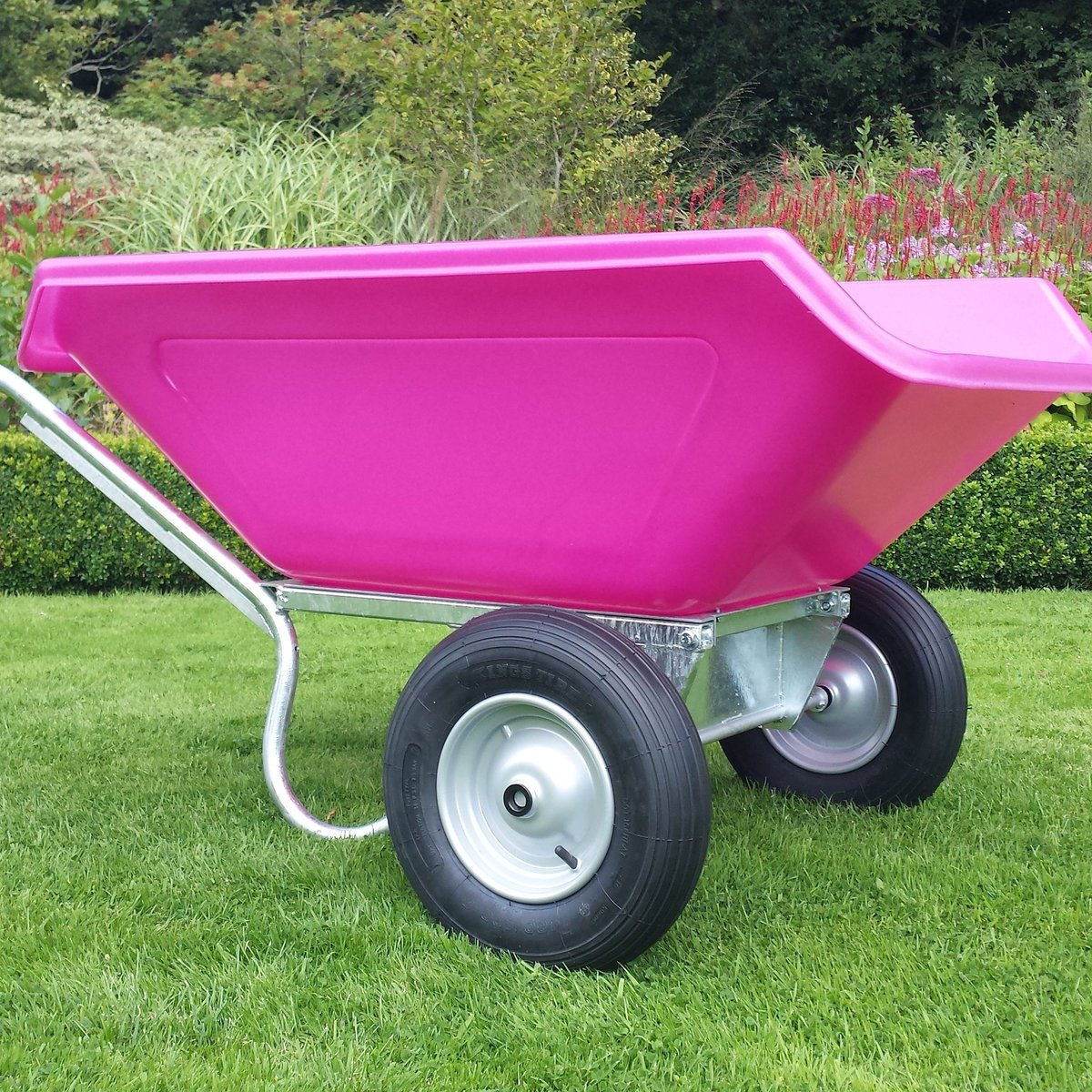 Roto_UK's tweet photo. What's your favourite #wheelbarrow colour? #equestrian https://t.co/BKBsjJgUDH https://t.co/I4K4tDENyj