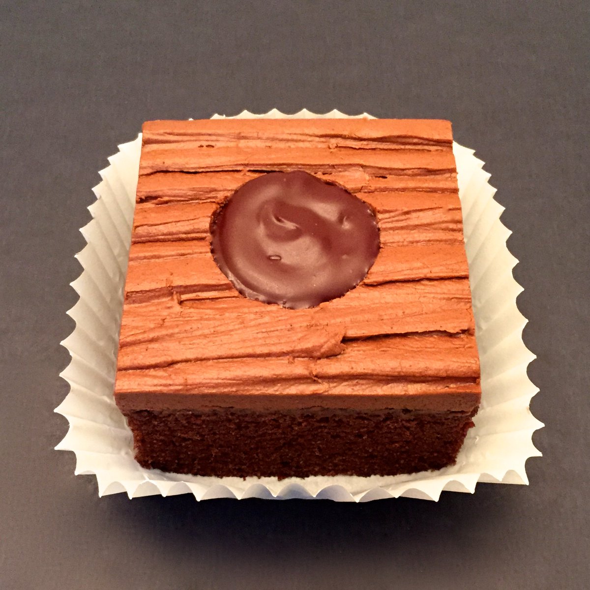 MixiSquares's tweet photo. Can't get enough chocolate to celebrate #eclipseMonday!!! #chocolateeclipse #dceats #madefromscratch #ChocolateLover https://t.co/T3cFEMZ9dY