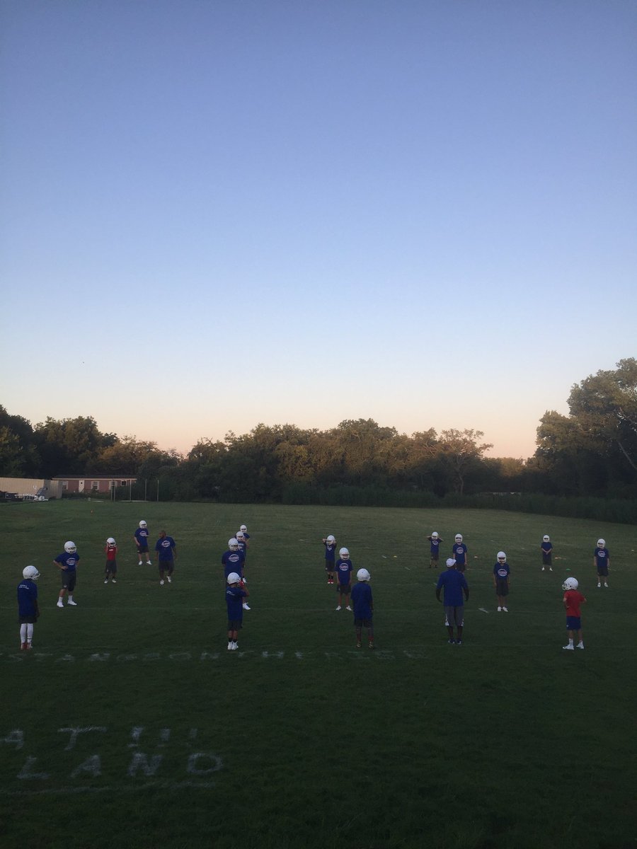 FAMustangFB's tweet photo. JH FB getting the school year started off right! Thanks for your commitment guys! #MustangsOnTheRise @FA_Mustangs https://t.co/kDnqrD1hv1