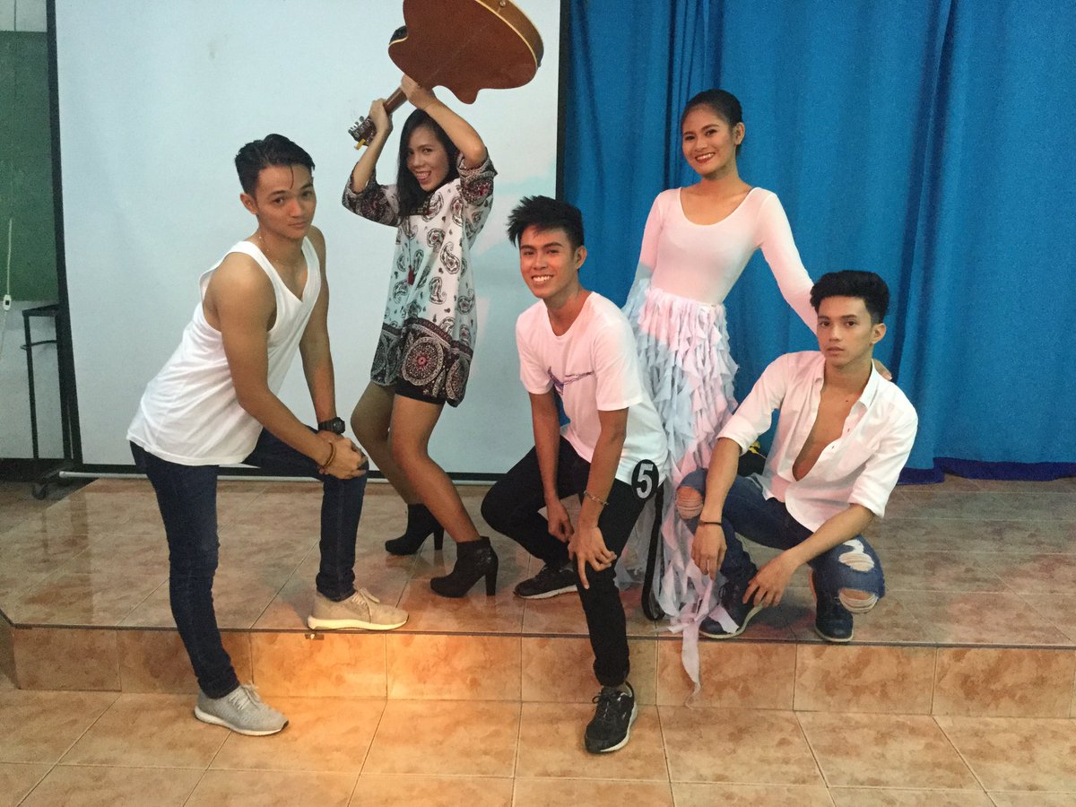 Ravenclawroyals's tweet photo. Ravenclaw's Kings &amp; Queens w/ Ate Gi, Andrew and Kuya Dean
#BELLOforMMBUDC2017
#KESHIAforMMBUDC2017
#ELLAforMMBUDC2017
#JOSHUAforMMBUDC2017 https://t.co/fpRwuW6fu4
