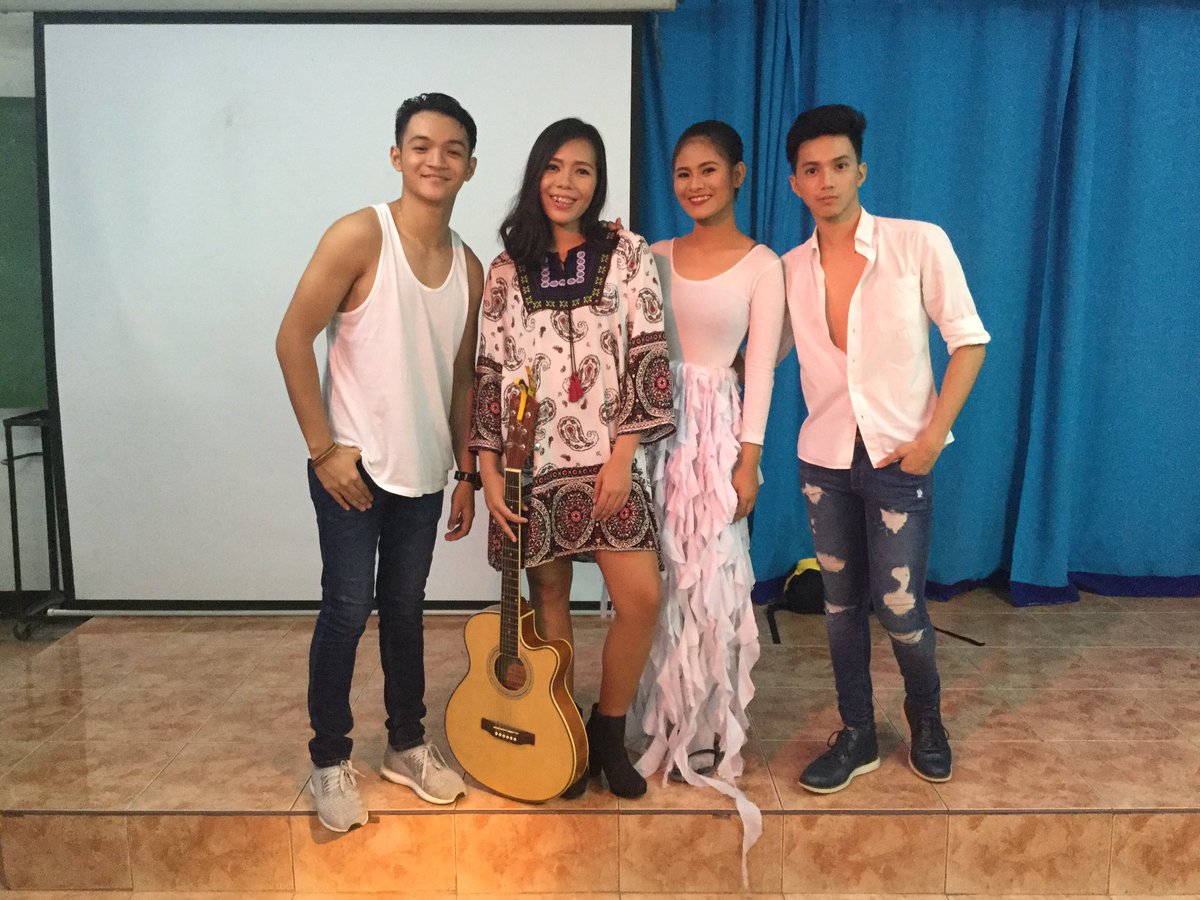 Ravenclawroyals's tweet photo. Ravenclaw's Kings &amp; Queens w/ Ate Gi, Andrew and Kuya Dean
#BELLOforMMBUDC2017
#KESHIAforMMBUDC2017
#ELLAforMMBUDC2017
#JOSHUAforMMBUDC2017 https://t.co/fpRwuW6fu4