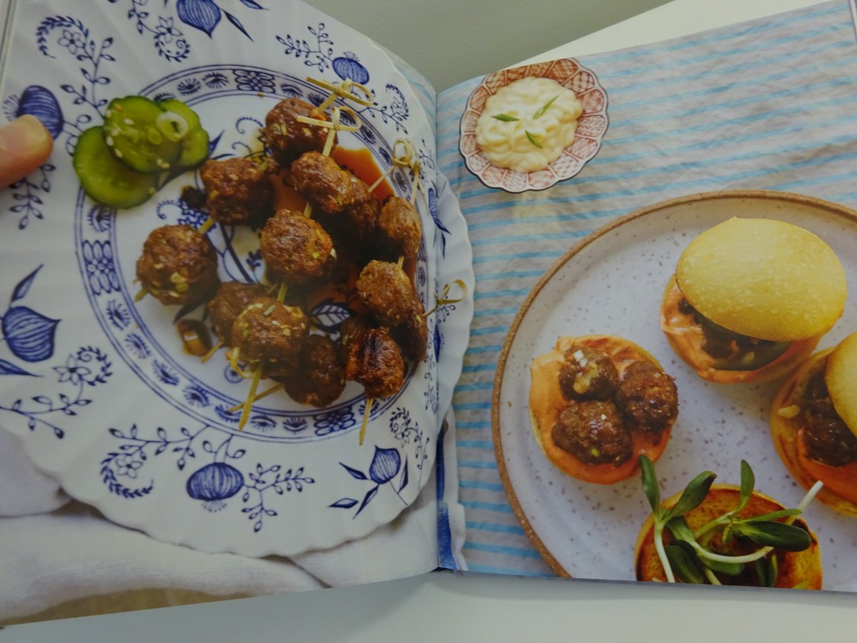 wwnortonUK's tweet photo. Spectacular looking #korean dishes in #EverydayKorean by @kimsunee &amp; @whatasmile which arrived today in the office!  https://t.co/KQbxgaMY02 https://t.co/LVtZ4ymZOu