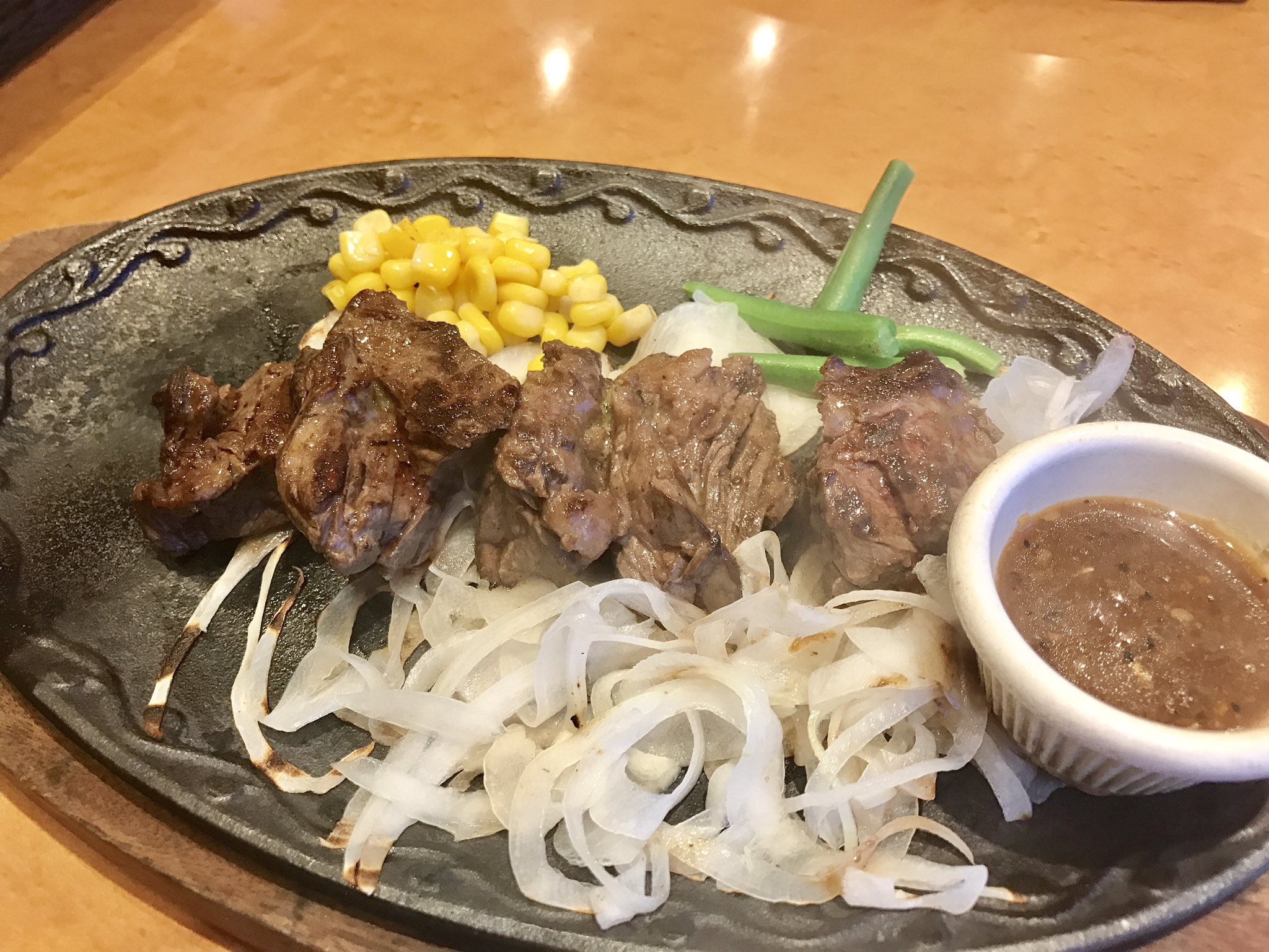 もぐ ステーキハンバーグ サラダバーけん ハラミカットステーキ130ｇ 1426 アプリドリンク無料 ０ アイスバイキング 324 合計 1750 久々にけん行った ついついサラダバー食べてしまう T Co Lex8thikjm Twitter