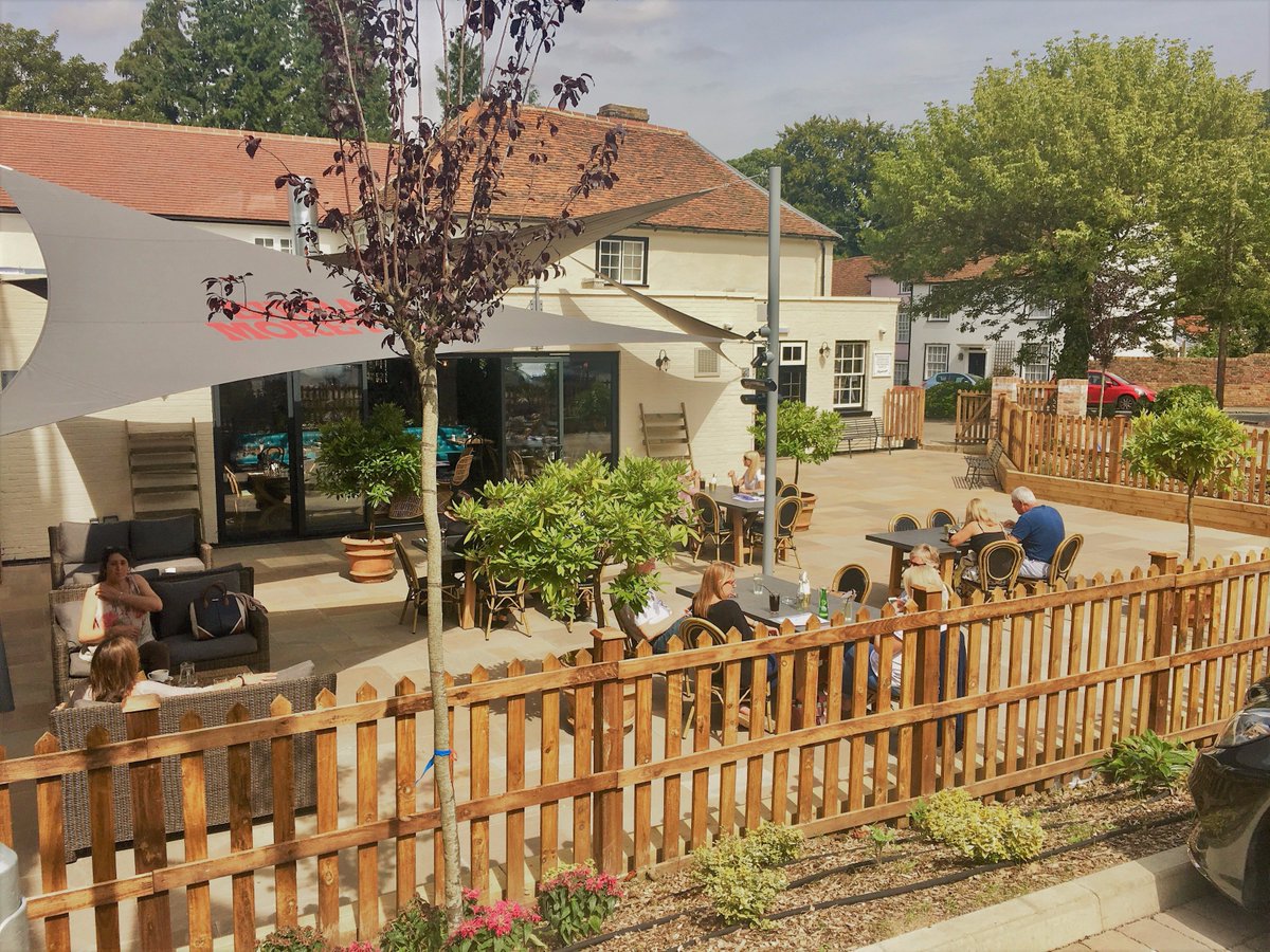 Who's been to the reinvigorated <a href="/TheWhiteHorseHo/">The White Horse</a> ? We'd love to know what you think! #hertshour #hertford #hertingfordbury
