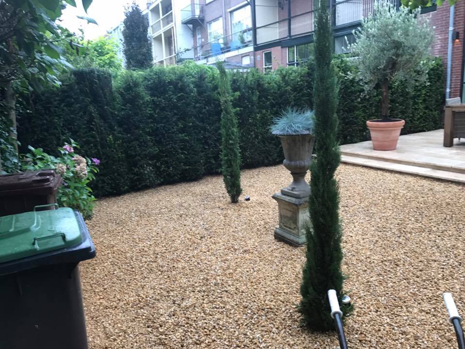 RissikH's tweet photo. We hebben de mediterraanse tuin deze week naar Utrecht gebracht. Olijfbomen geplaatst in handgemaakte Italiaanse terracottapotten. Top! https://t.co/PC9ymeUAEx
