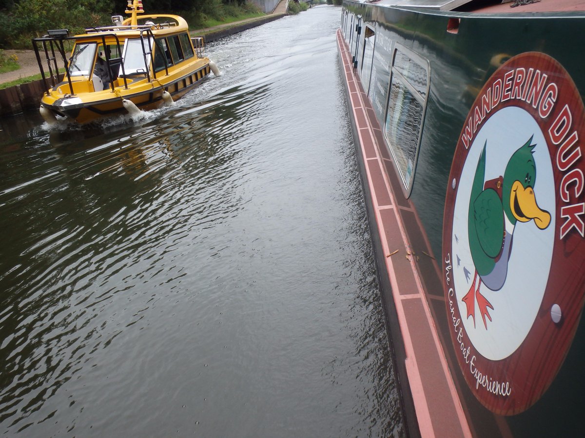 duckgossip's tweet photo. Wandering Duck meets Wandering Waxis.  @ManchesterWAXIS   #canaljourneys #canaltransport #manchester #boatsthattweet #canalboatholiday https://t.co/P0K4uHMgWk