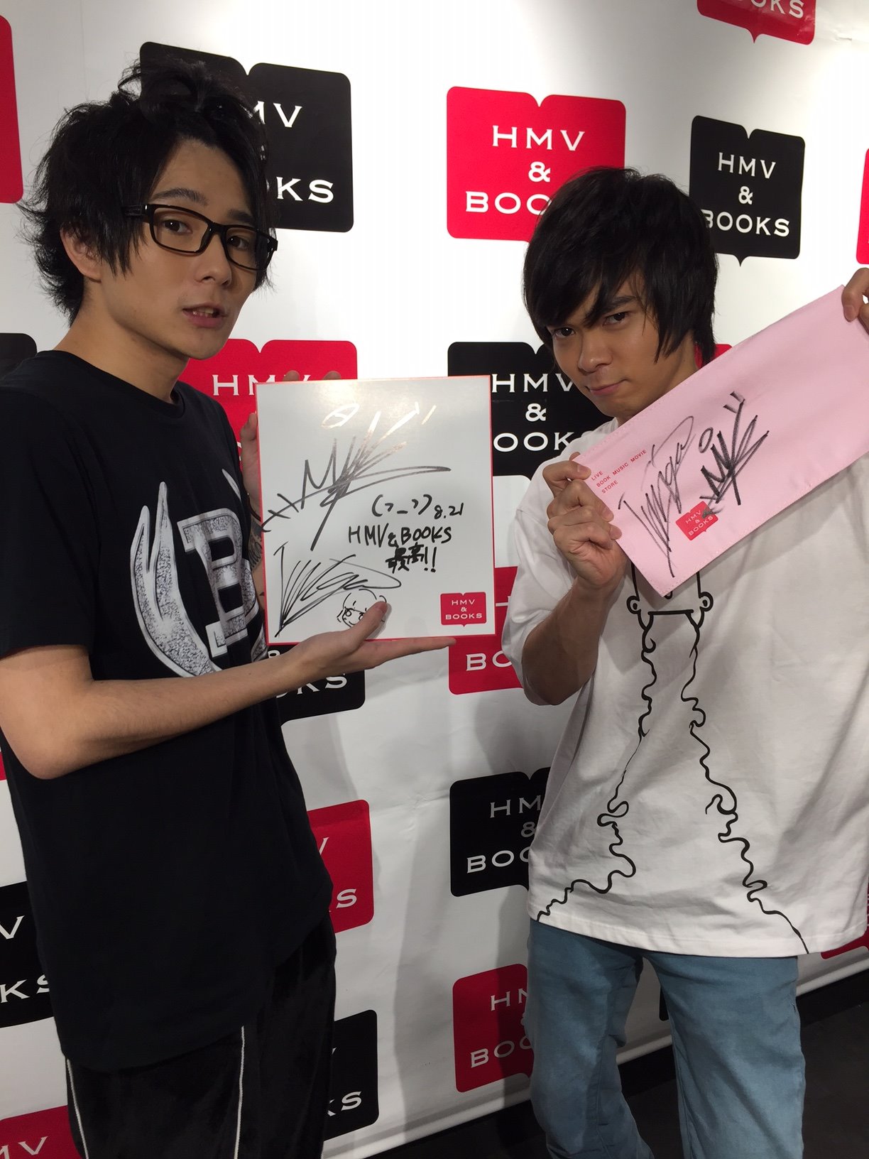 Hmv Books Shibuya カイワレハンマー 本日は カイワレハンマー物語 下 発売記念イベントにお越し頂き ありがとうございました ブックカバーにサインを入れて頂きました 抽選で１名様にフォロー Rtでプレゼント 締切9 15店舗受取り 当選はdmにて