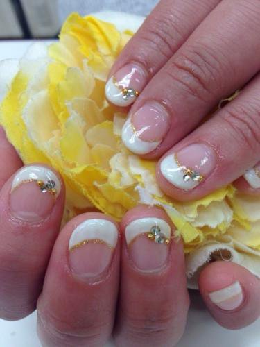 ひそかに人気？！
2015春夏に注目の白ネイル☆ ♫