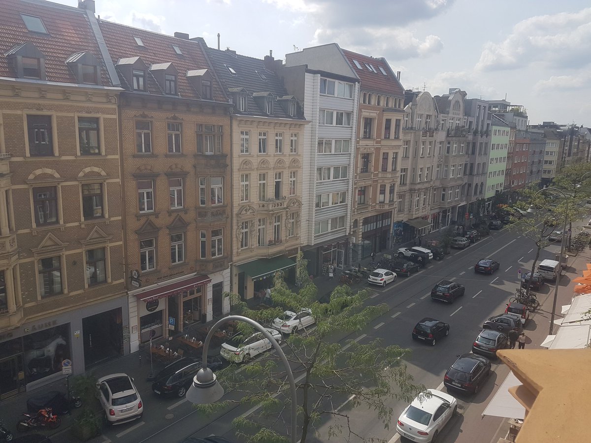 ShoamEsport's tweet photo. Bon, on est bien installé dans notre Airbnb. Temps clair et ensoleillé. Que demander de plus ? #GamescomGV https://t.co/GEcs3ve2c9