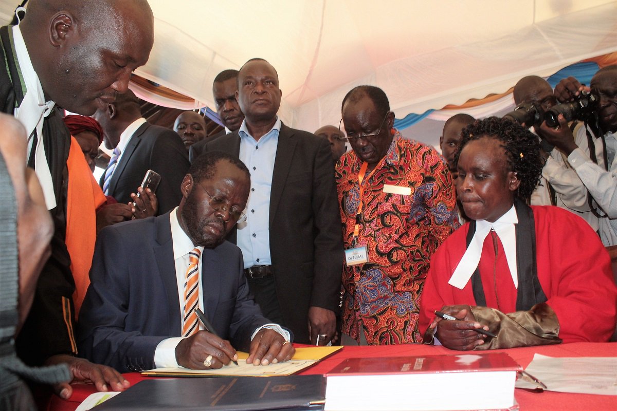 #NyongoInauguration And the signing was done by Governor @AnyangNyongo @KenyaGovernors council #Transformkisumu