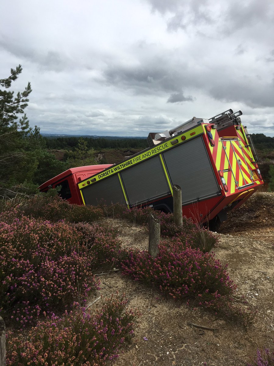 dorsetbikeEXcop's tweet photo. When training and @DWFireRescue arrive and show off. 
Yes, it's a 20ton fire truck on same course. #GoodSkills #GoodInstructor 👍 https://t.co/qy7J1a2PDR