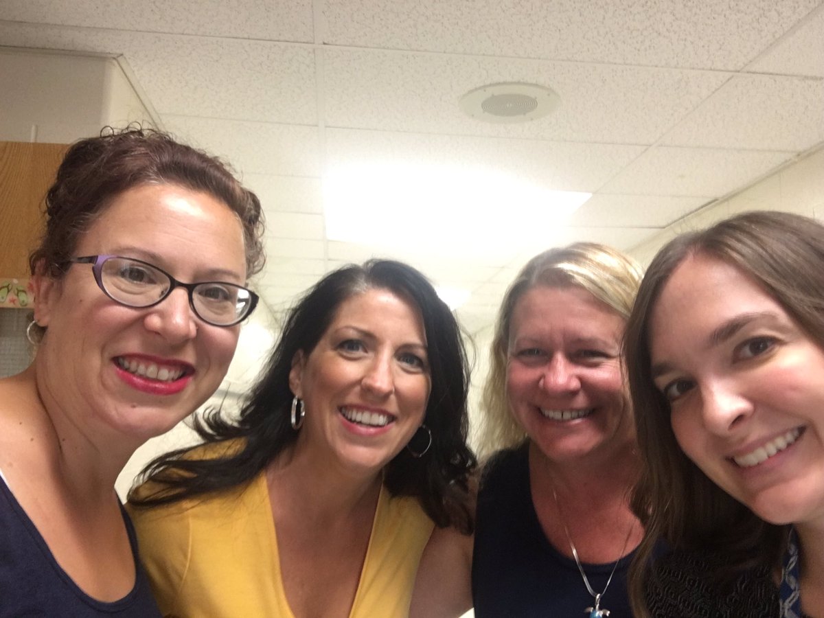 The first grade team @AltonDarby is ready for the first day of school! #hcsd1 <a href="/SchererBeth/">Beth Scherer</a> <a href="/Deblairson/">Debbie Lairson</a> @S_GillespieADE