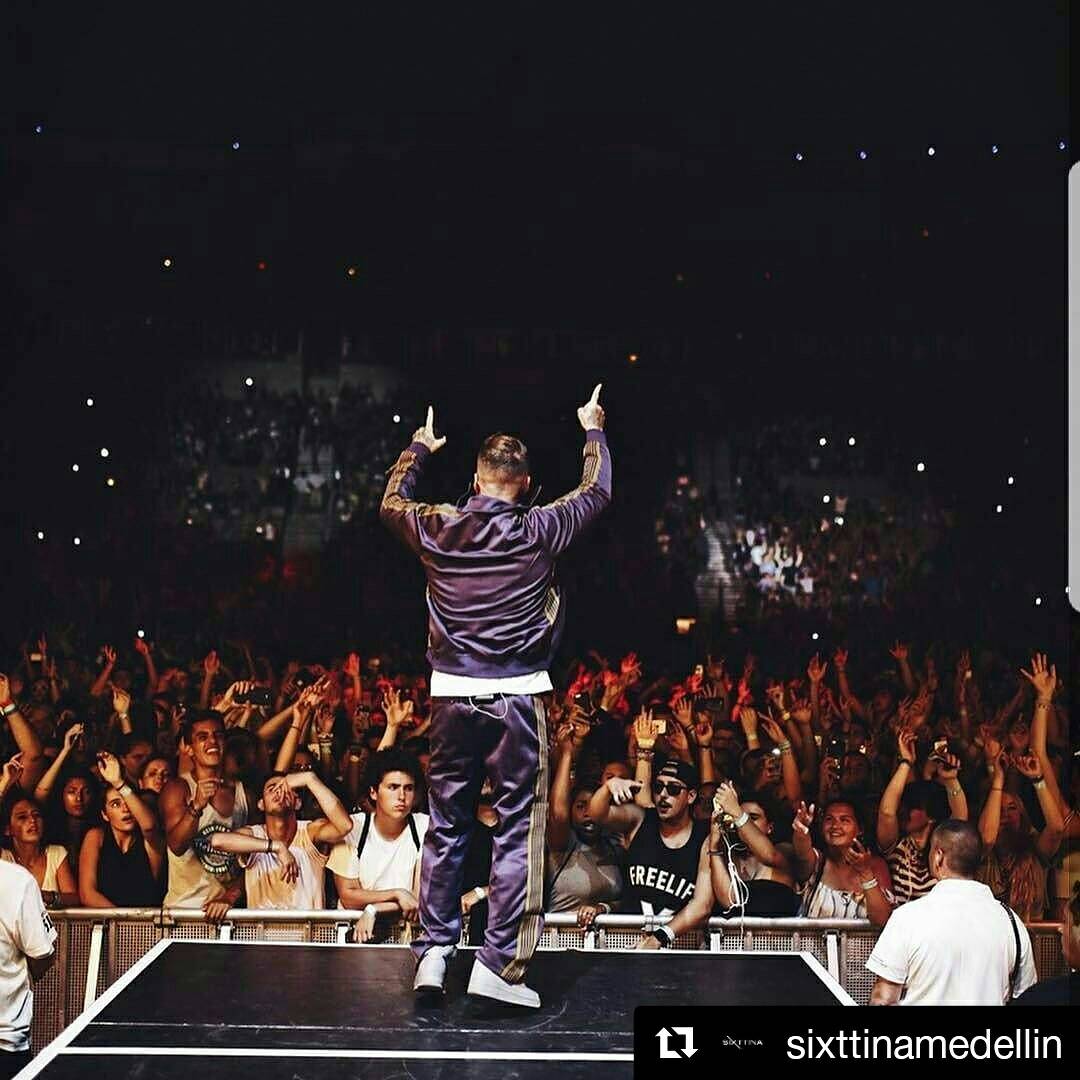JBalvinPRFamily's tweet photo. #Repost @sixttinamedellin (@get_repost)
・・・
Yesterday @JBalvin performing at #BillboardsHot100 fest! #MiGente https://t.co/UZedveTel8