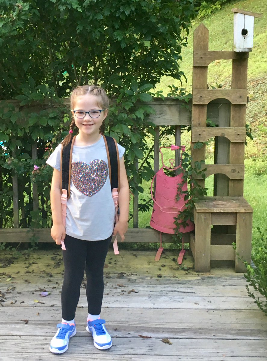 jennmjones1's tweet photo. #bethelfirstday (Minus Parker 😭) https://t.co/EIQHasILWc