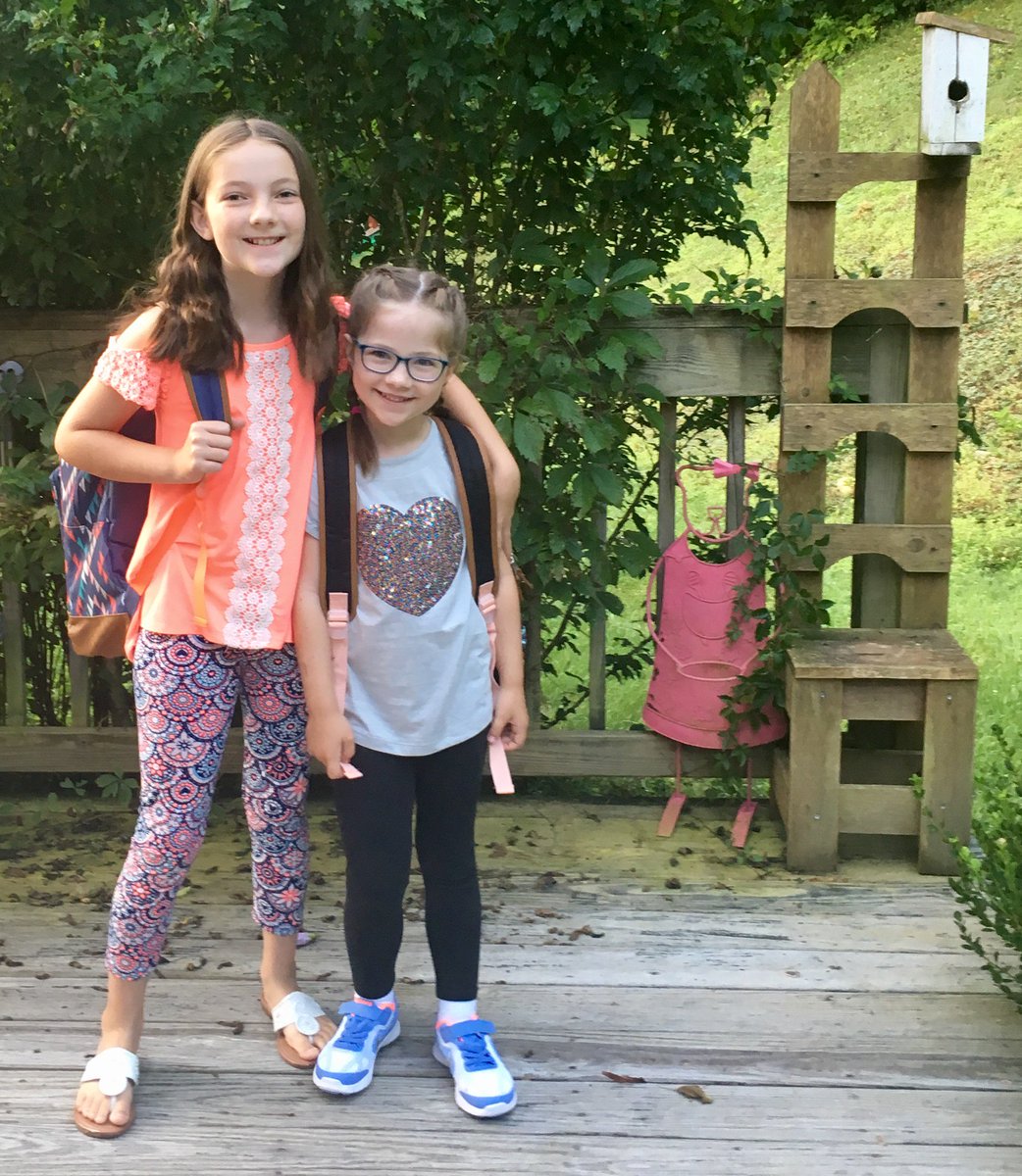 jennmjones1's tweet photo. #bethelfirstday (Minus Parker 😭) https://t.co/EIQHasILWc