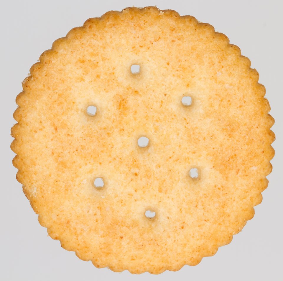 qikipedia's tweet photo. Forgot to buy eclipse glasses? At a pinch, you can use a Ritz cracker as a pinhole camera. (Photo: Mark Taylor.) #eclipse https://t.co/DA4Opco9OK