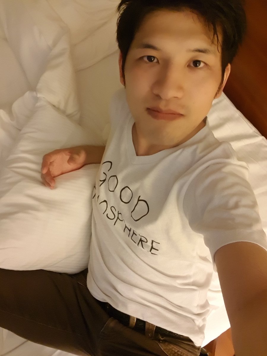 遊己 ゆうき さすが韓国のスマホはアプリ使わなくても美肌加工が 上から撮ってるのはシワ飛ばしだからユルセ 34歳 オヤジ 自撮り部 部員募集中 日本帰って次の整形したい