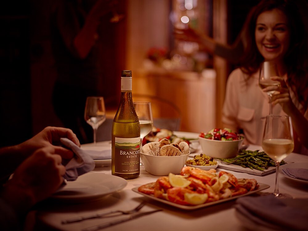 MirabelStuart's tweet photo. Love me some food and wine 🍷🍗 #workshot #wine #jacobscreek https://t.co/vI9QD1UqJ5
