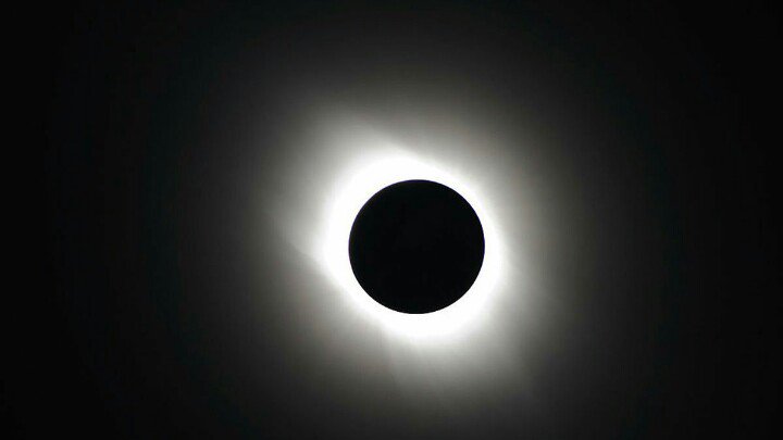 GpnArts's tweet photo. USA: Skywatchers prepare for total eclipse of the Sun https://t.co/5ivGOsEkHX #Oregon #SC #Illinois https://t.co/o5duXB3lny