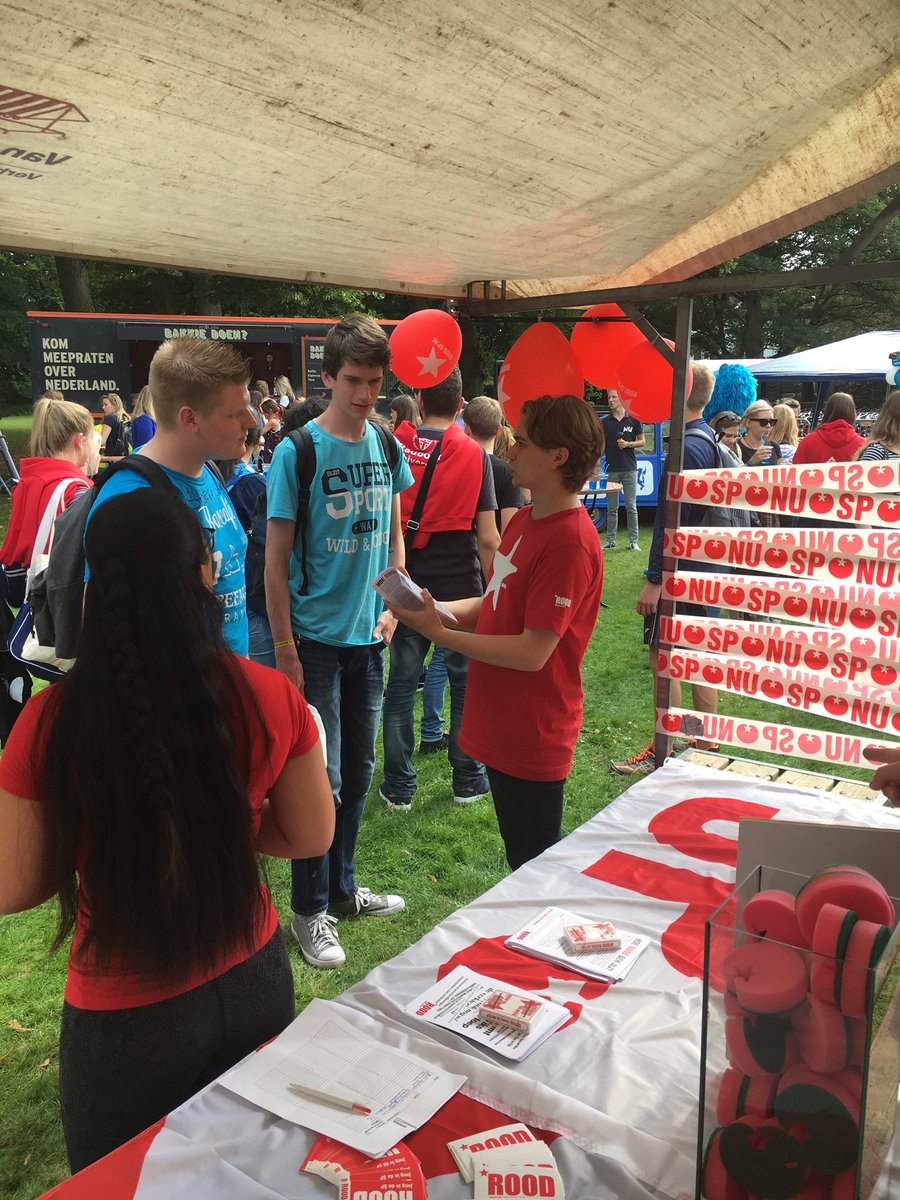 ROODNijmegen's tweet photo. Vandaag staan we op de #intromarkt! Hoe ROOD ben jij? #RUintro17 https://t.co/NbsjnymRO7