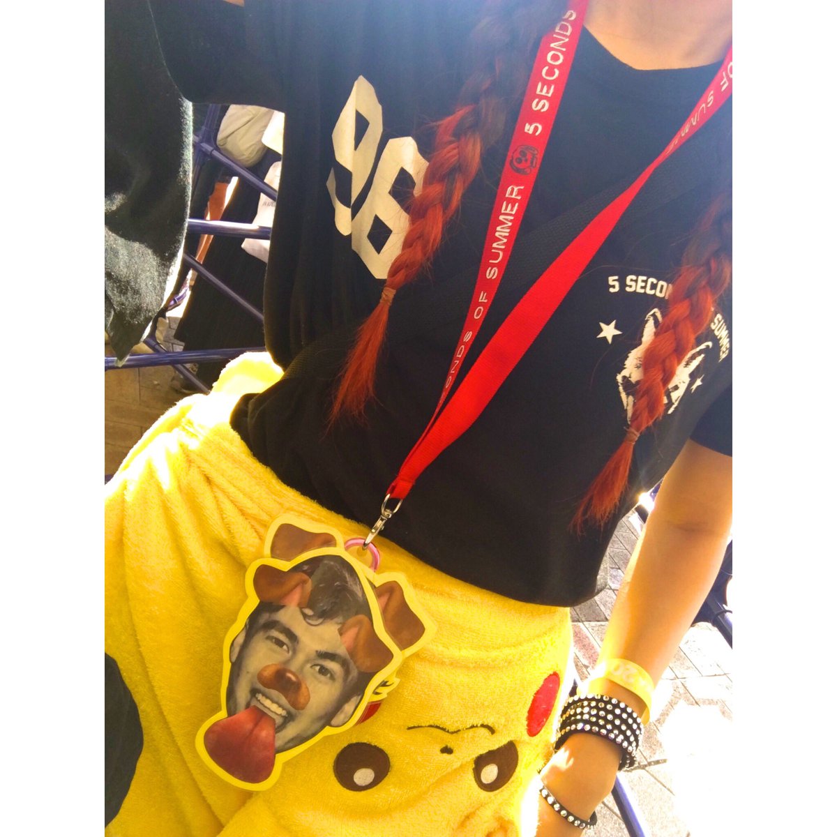 1Dcanon's tweet photo. Summer Sonic 2017 in OSAKA.
サイン会行けて、４人見えた瞬間から涙が止まらなくなったりいろいろあったけど、ライブも近くで見れて幸せすぎました💕
Calのベースネイルゆえてよかった💅🏻
あのみんなの笑顔、一生忘れない😍
とにかく人生で最高の日でした❤🇯🇵❤ https://t.co/i4Aq0xIToF