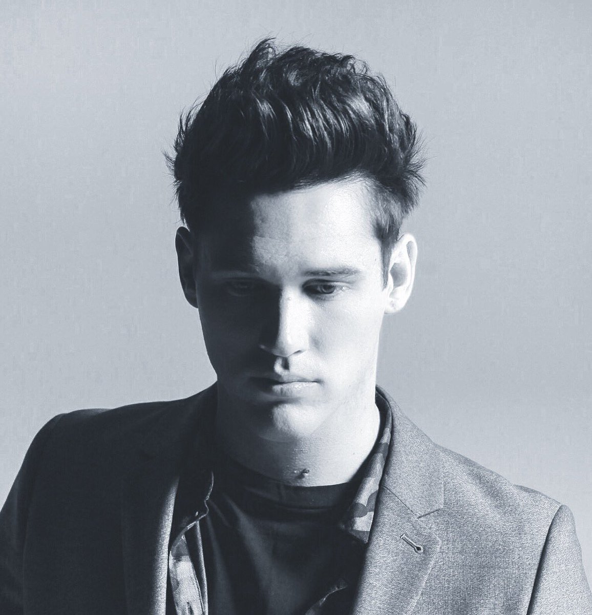 JethroTaitMusic's tweet image. Clearly thinking about some deep shit in this one...😂 #Monday #blackandwhite