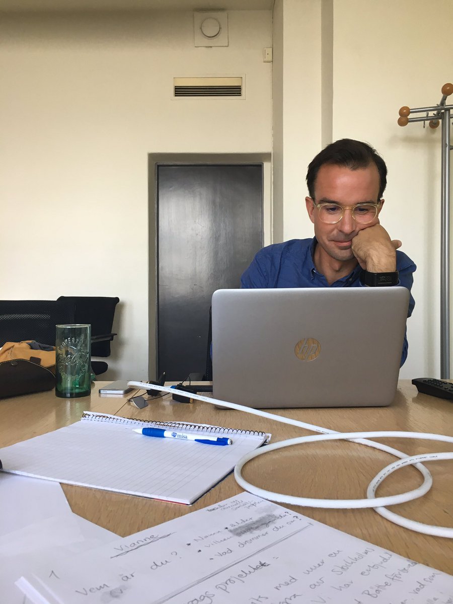 MisaSoderort's tweet image. Erik sliter med powerpointen 😅