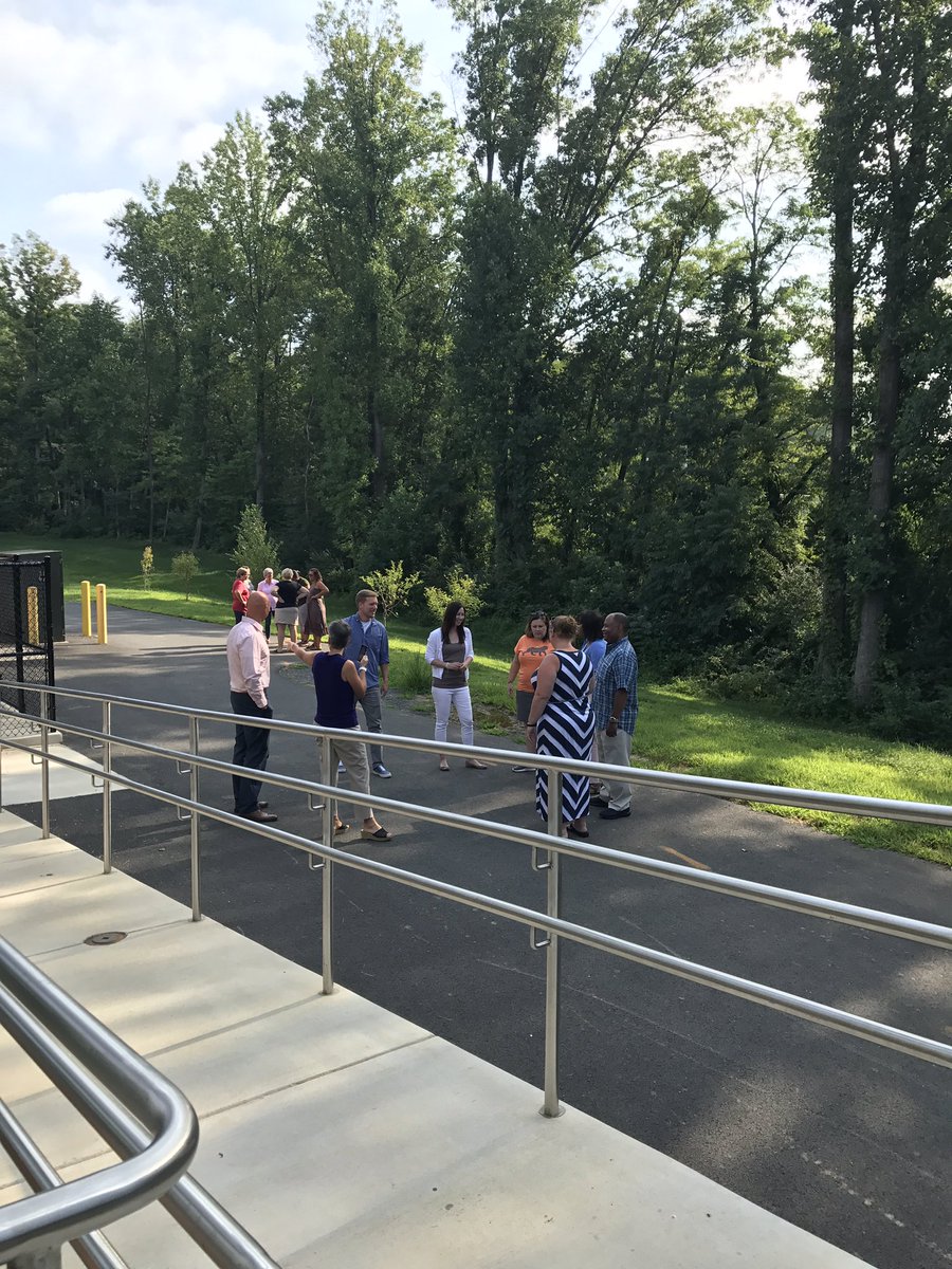 lhboyd_SBTS's tweet photo. Getting to know each other at our staff meeting! #flipgridfever #terrasettigerpride @TerrasetES https://t.co/ZUqlDbZVQC