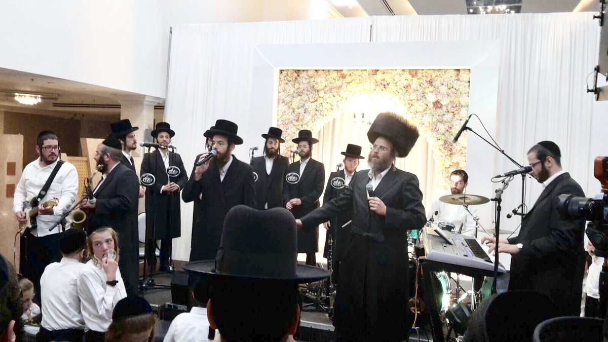 Meshilem's tweet photo. Last night at an amazing event with @DudiKalish , @AreleSamet , &amp;  Kolot Choir | Yanky Landau on keys. https://t.co/CvJUoRvDYJ