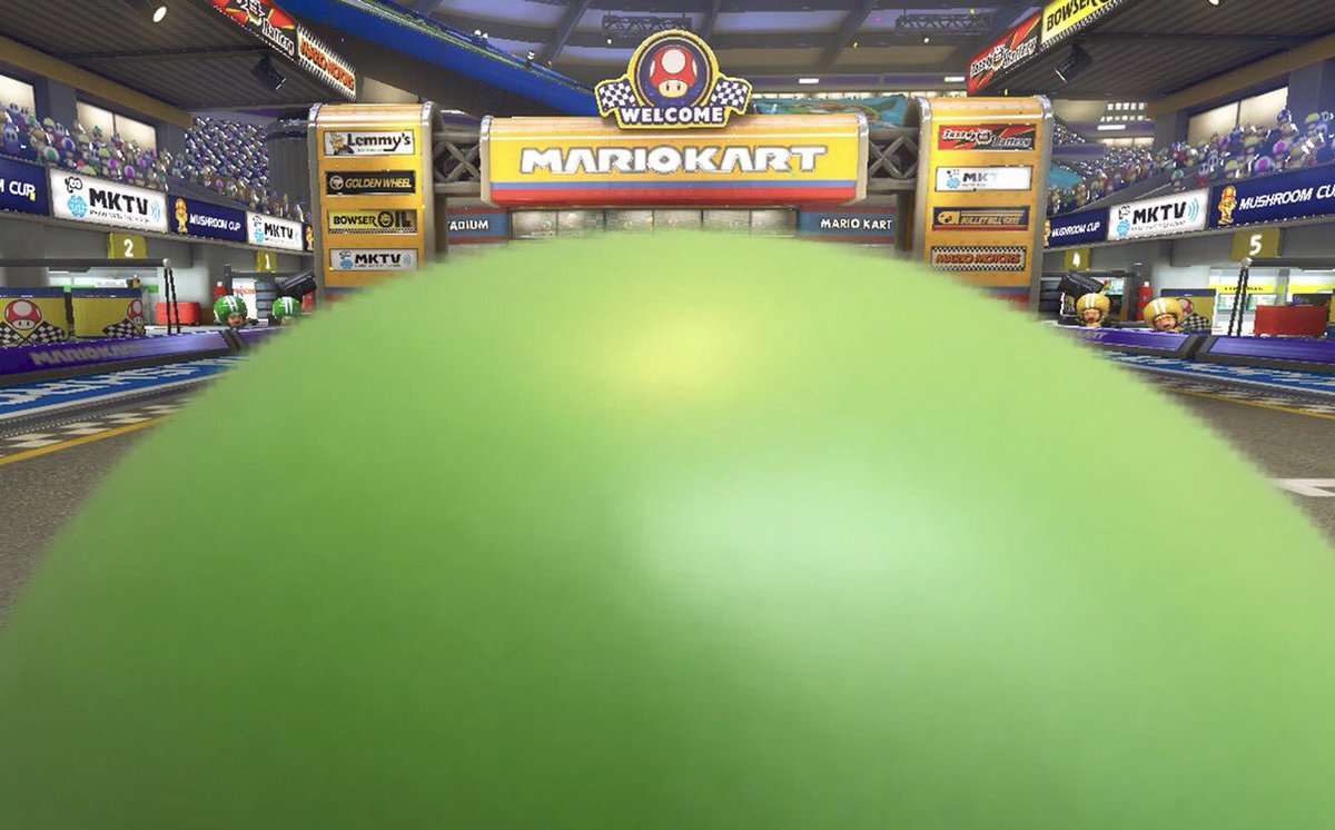 Je viens de percuter la taille du nez de Yoshi. Il voit rien en fait, c'est ouf qu'il arrive à faire du kart
