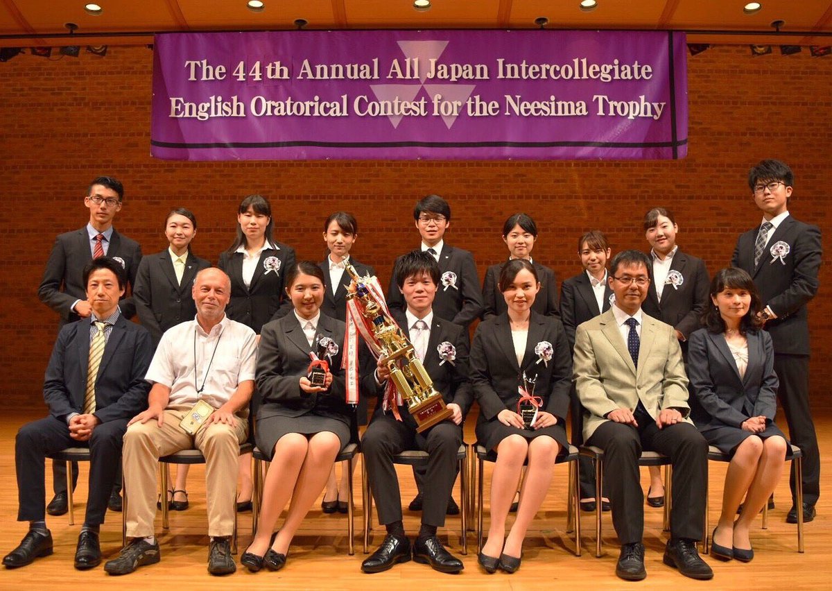 ouess_speech's tweet photo. ④新島杯
同志社大学ESSさん主催の大会です！
豪華な舞台、完璧なおもてなしが心に残りました✨
また、他の大会でご一緒した方や春キエフ出場者の方と再会できたのも嬉しかったです😊
アルバムの新島先生はなんと手描きです！ https://t.co/J60JmUiQ3i