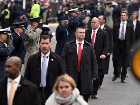 USATODAY's tweet image. Donald Trump's travels and family are depleting the Secret Service's funds for agents. Our report: usat.ly/2vhbDX7