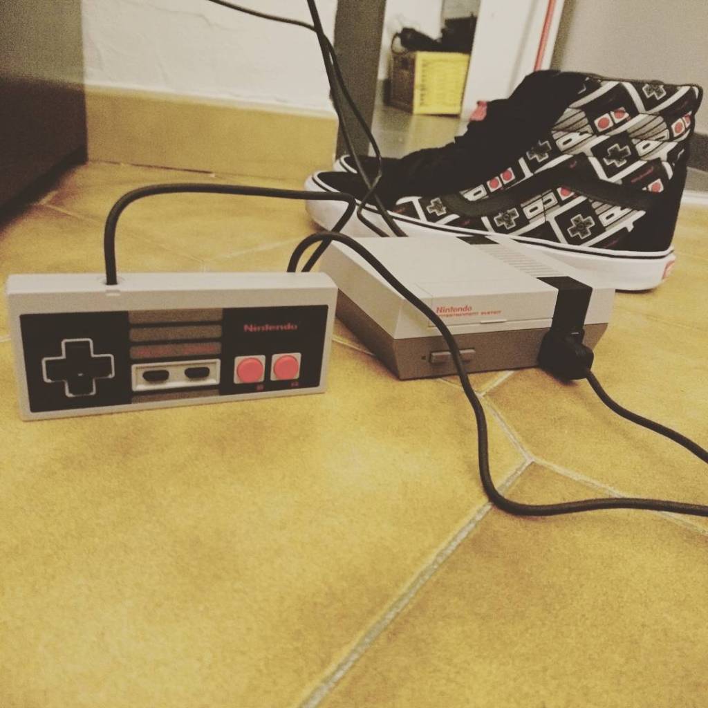 retrotechinfo's tweet photo. #nintendonesmini #classicmini #nes #nintendo #nintendones #vansnintendo #vansnin… https://t.co/uDWSZRdqty https://t.co/5EdUuSMAn1