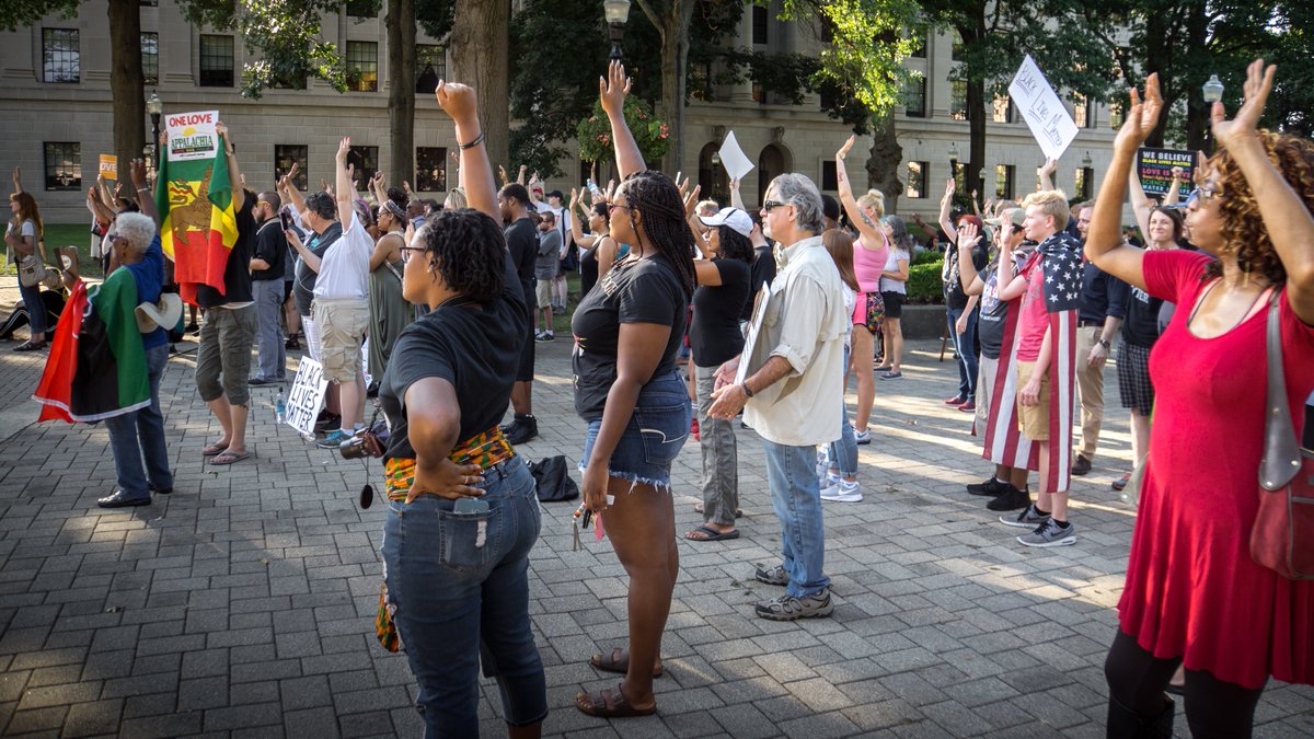 500 people came to the WV state capitol to say loud and clear,   #BlackLivesMatter in WV (facebook.com/pg/fightingfox…  for full album)